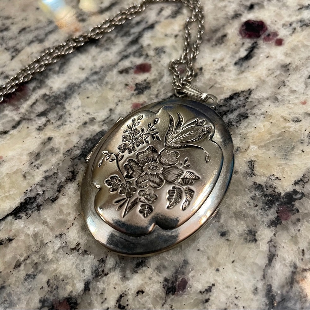 1928 Silver Locket - Picture 3 of 5